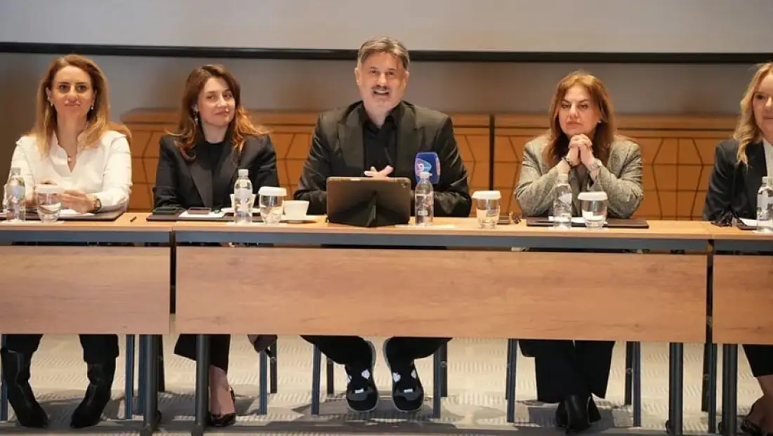 İzmir Fashion Week kriz gölgesinde başlıyor: İhracatta alarm zilleri