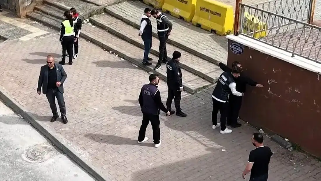 Okul önlerinde en az 2 polis görevlendirilecek