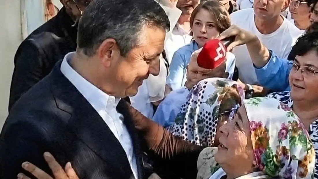 Özgür Özel'e, sana otobüs de alacağız, diyen Bayındırlı çiftçi kadın konuştu