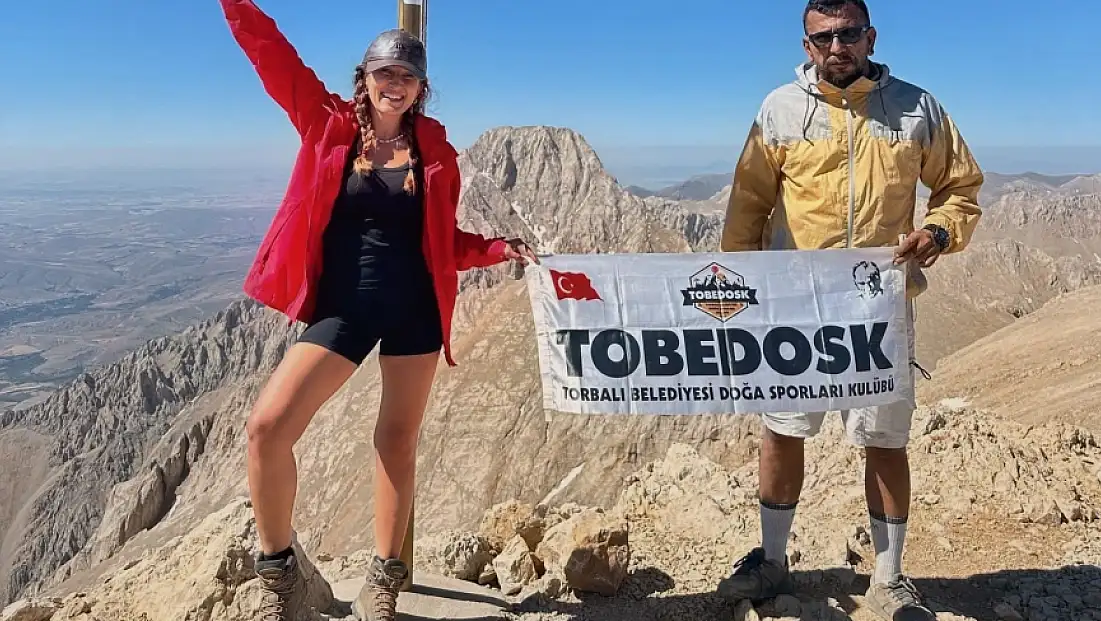 TOBEDOSK sporcularından Aladağlar'da çifte zirve başarısı