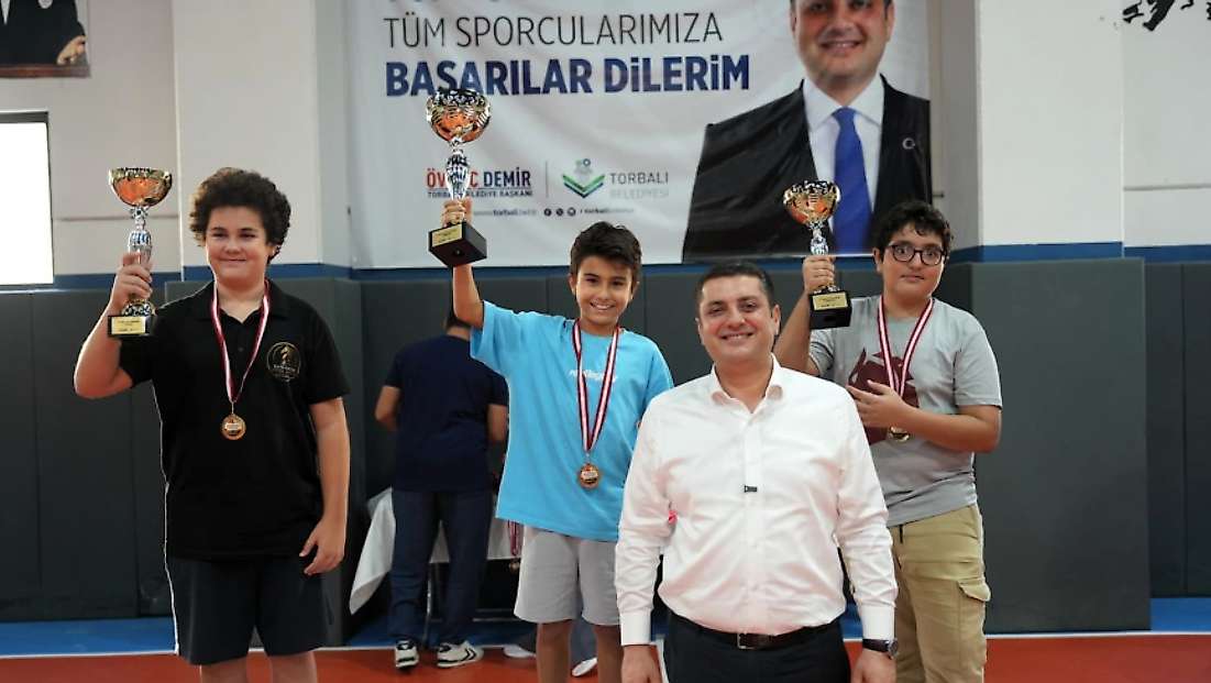 Torbalı’da 260 minik sporcu satranç turnuvasında buluştu