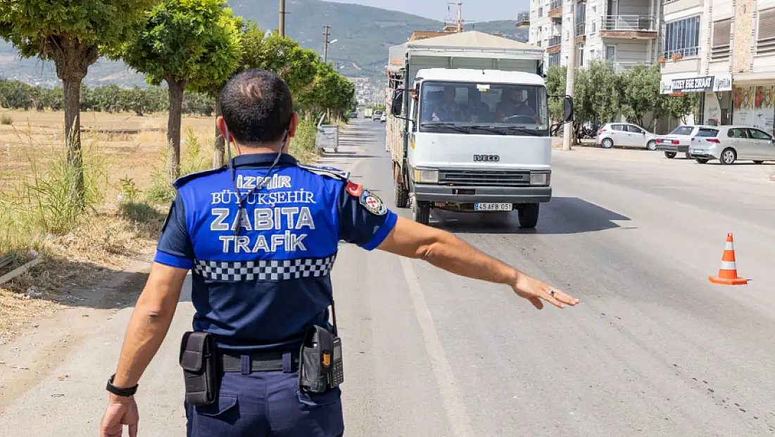 Torbalı'da tarım işçisi servislerine denetim: 2 korsan araç trafikten men edildi