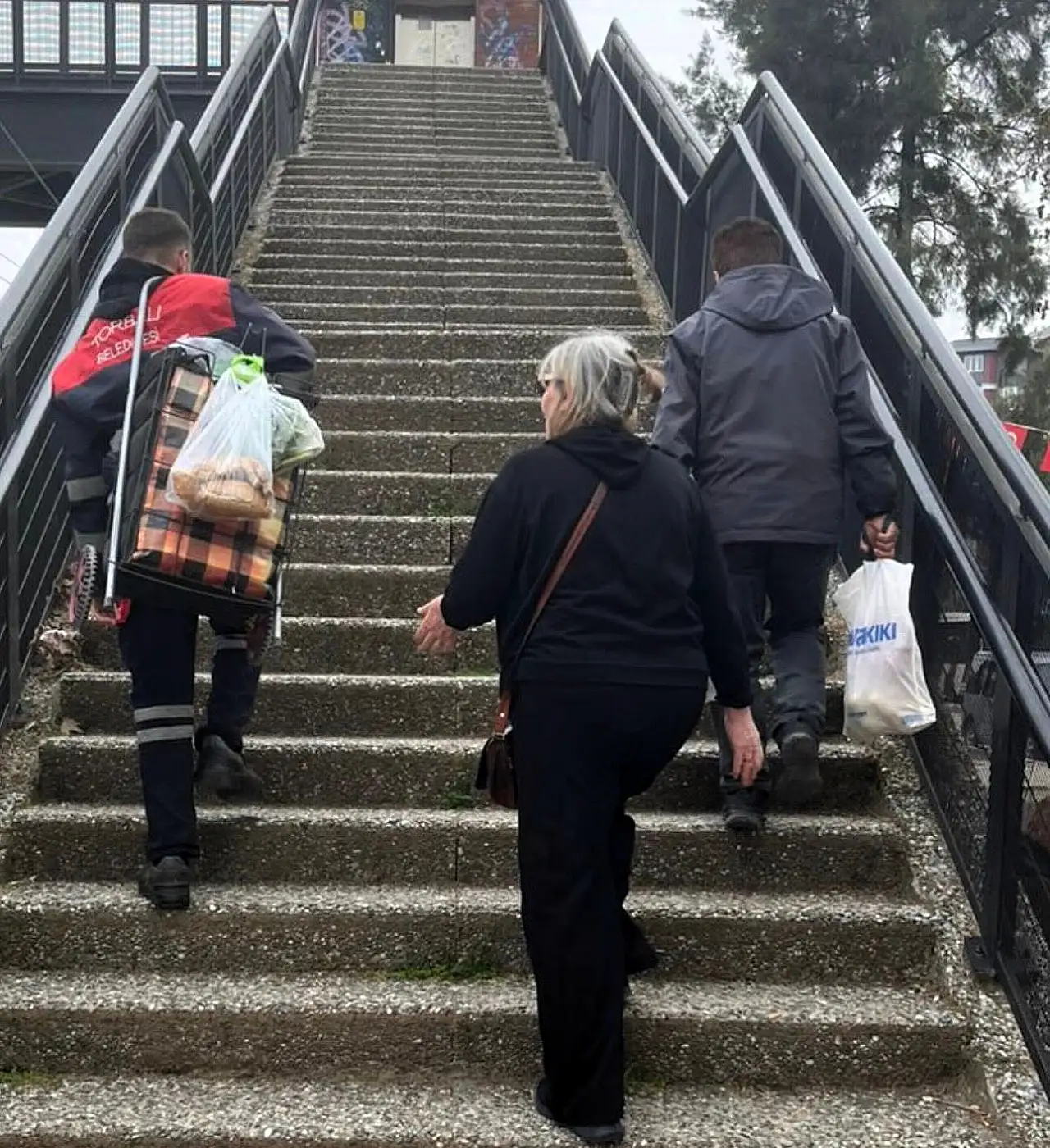 Torbalı Belediyesi'nden üst geçit asansörlerine saldırı açıklaması