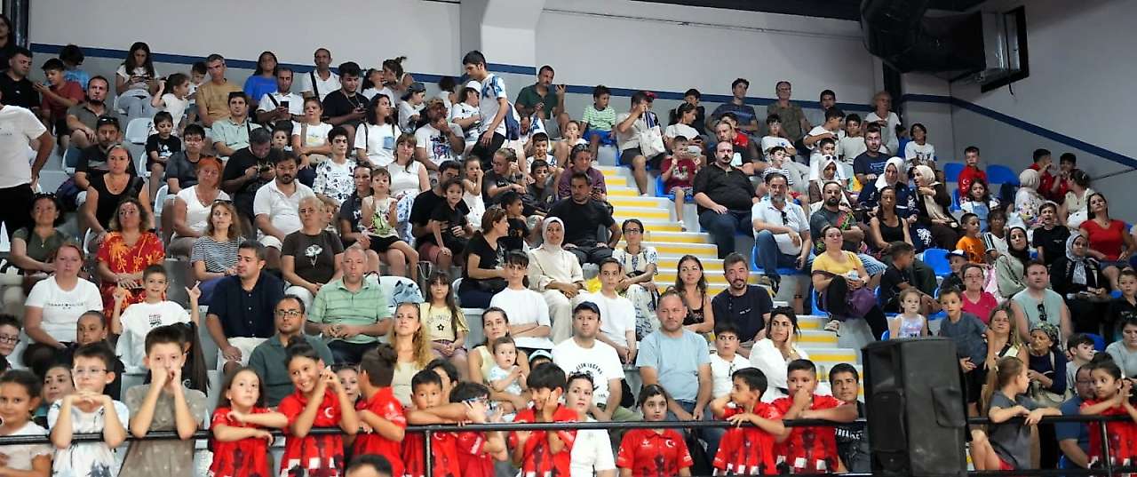 Torbalı'da 260 minik sporcu satranç turnuvasında buluştu