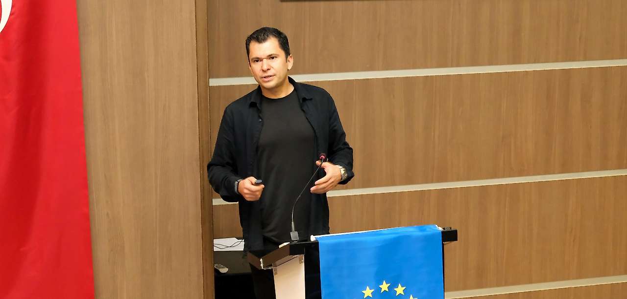 ESİAD ve Yaşar Üniversitesi geleceğin ulaşımını masaya yatırdı