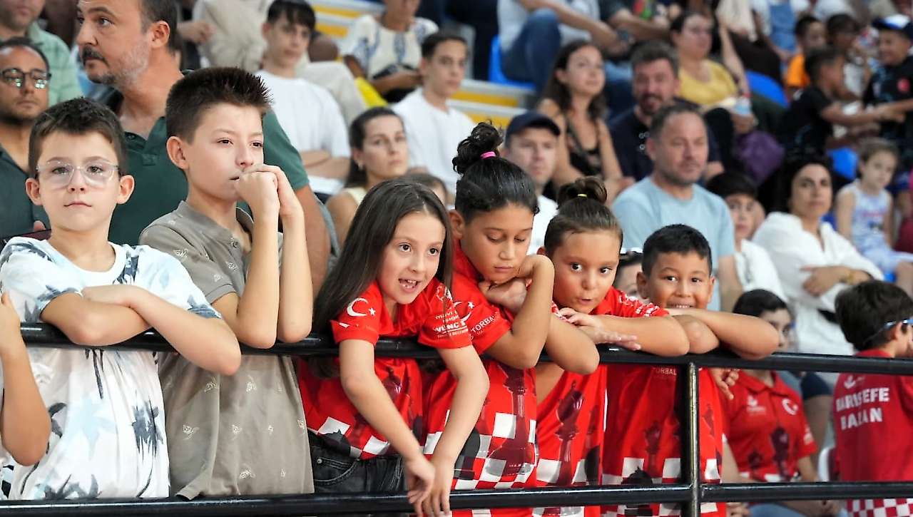 Torbalı'da 260 minik sporcu satranç turnuvasında buluştu