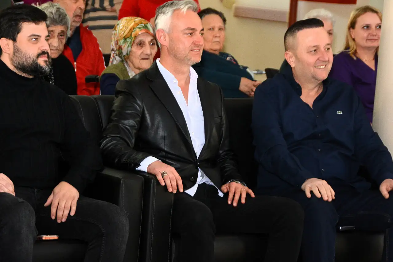 Torbalı Huzurevi'nde moral dolu konser