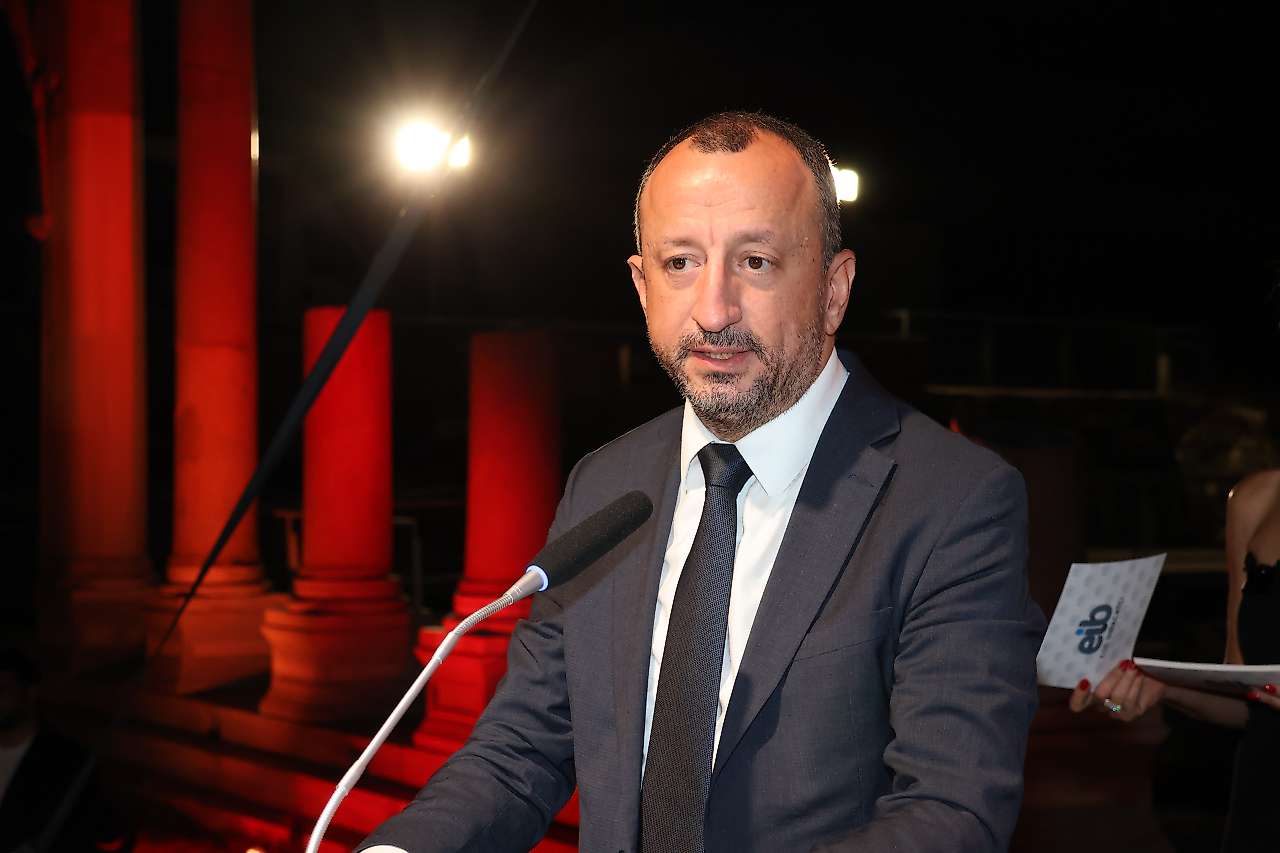 Doğal taş sektörüne katkılarıyla Abdurrezzak Abit Yeşilkaya'ya ödül
