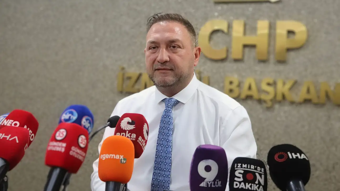 CHP İzmir'de görev değişimi sonrası tartışma: Gümrükçü'den uzlaşı çağrısı