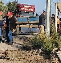 Bayındır'da tren traktörle çarpıştı 2 kişi yaralandı