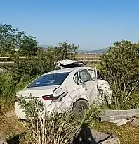 İzmir-Aydın Otoyolu'nda kaza: Otomobil sürücüsü yaralandı