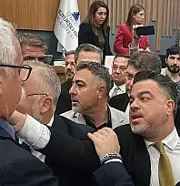 İzmir Büyükşehir Meclisi'nde tartışmalı oturum