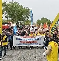 İzmir'de eğitimde şiddete karşı yürüyüş: Bakan Tekin'e istifa çağrısı