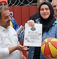 Kemeraltı'nda esnafı canlandıran etkinlik: Altın ödüllü basketbol yarışması