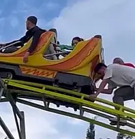 Lunaparkta korku dolu anlar:  Metrelerce yüksekte mahsur kaldı