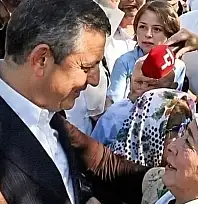 Özgür Özel'e, sana otobüs de alacağız, diyen Bayındırlı çiftçi kadın konuştu