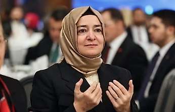 AK Parti Genel Başkan Yardımcısı Betül Sayan Kaya istifa etti