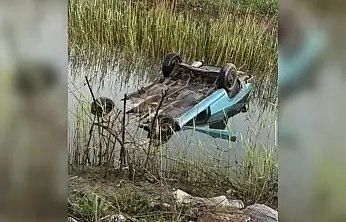 Araç kanala uçtu, sürücü yaralandı