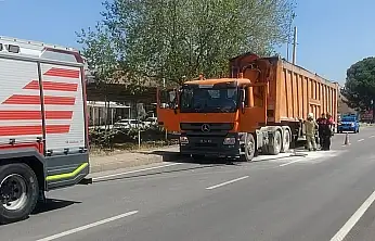 Bayındır'da atık taşıma kamyonu alev aldı