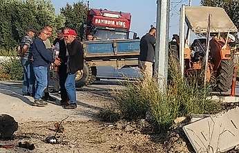 Bayındır'da tren traktörle çarpıştı 2 kişi yaralandı