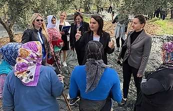 DEVA Partisi heyeti Torbalı'da kadın işçilerle buluştu