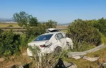 İzmir-Aydın Otoyolu'nda kaza: Otomobil sürücüsü yaralandı