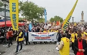 İzmir'de eğitimde şiddete karşı yürüyüş: Bakan Tekin'e istifa çağrısı