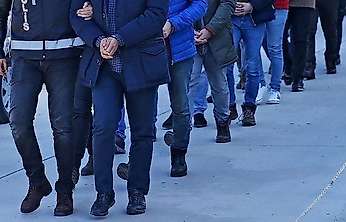 İzmir'de FETÖ operasyonunda 16 şüpheli gözaltına alındı