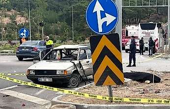 İzmir yönüne gelen yolcu otobüsü otomobille çarpıştı: 2 ölü