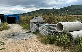 Komşusunu altın için öldürüp cesedini yaktığı öne sürülen kadın tutuklandı
