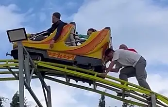 Lunaparkta korku dolu anlar:  Metrelerce yüksekte mahsur kaldı