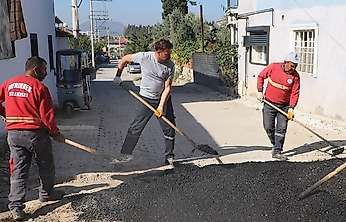 Menderes'te asfalt çalışmaları sürüyor