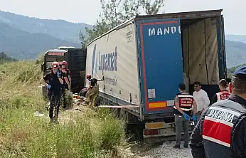 Tire'de feci kaza: Devrilen tırın altında kalan sürücü hayatını kaybetti