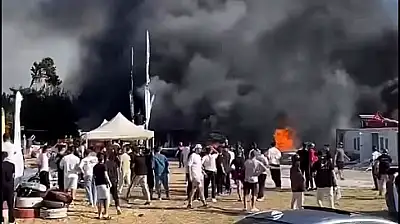 Menderes'te yangın: 7 araç yandı, işletme sahibi gözaltında