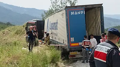 Tire'de feci kaza: Devrilen tırın altında kalan sürücü hayatını kaybetti