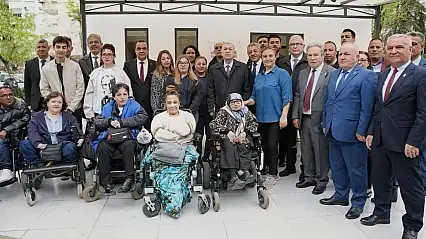 Özdağ İzmir'de temaslarını sürdürüyor