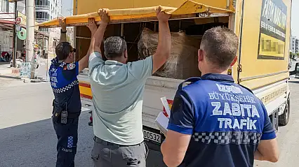 Torbalı'da tarım işçisi servislerine denetim: 2 korsan araç trafikten men edildi