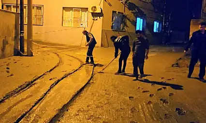 TİRE'DE YENİ DÖKÜLEN BETON TAHRİP EDİLDİ