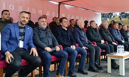 Yağmura karşın 20 bin kişi katıldı: Akalan'da boğa güreşleri festivali coşkusu