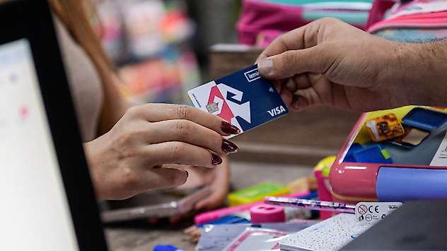 20 bin haneye 100 milyon liralık kırtasiye desteği