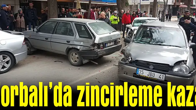 4 araç birbirine girdi