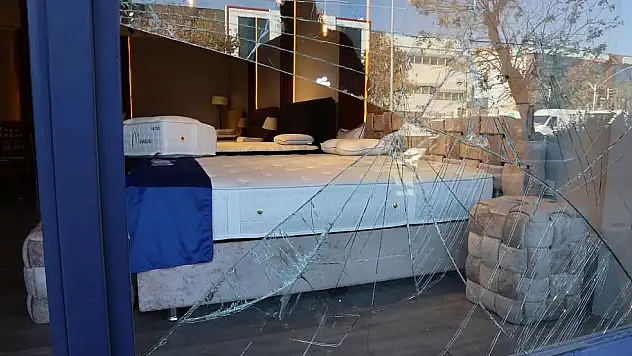 Alkolün etkisiyle mağazada uyumuştu: Yatak hediye edildi!