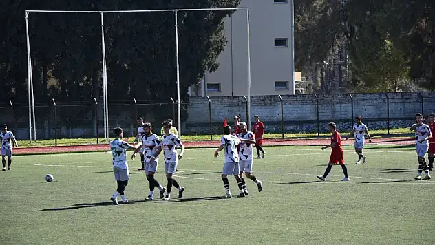 Ayrancılar Gençlik ezdi geçti