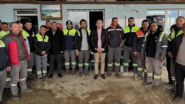 BAŞKAN BAŞARAN'DAN YENİ YIL ÖNCESİ BİRLİK MESAJI BEYDAĞ BELEDİYESİ ÇALIŞANLARIYLA YIL SONU BULUŞMASI