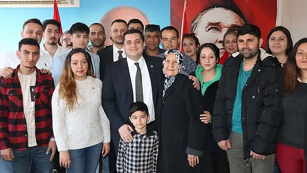 BAŞKAN DEMİR DÜN 24 YENİ ÜYEYE ROZET TAKTI