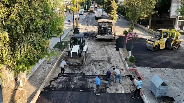 Başkan Tugay Torbalı'da asfalt çalışmalarını inceledi