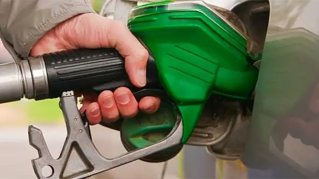 Benzinde 14 kuruşluk indirim