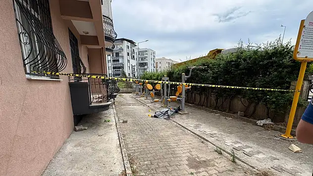 Cam silerken 4. kattan düşen adam hayatını kaybetti