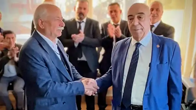 Cıva İsmail Akman yeniden başkan: Torbalı Şoförler Odası'nda devir teslim