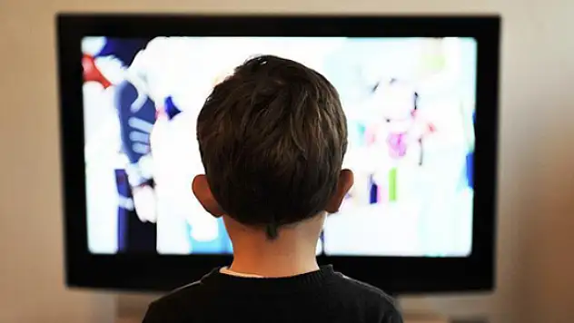 Çocuk programlarında “abur cubur” reklamına yasak